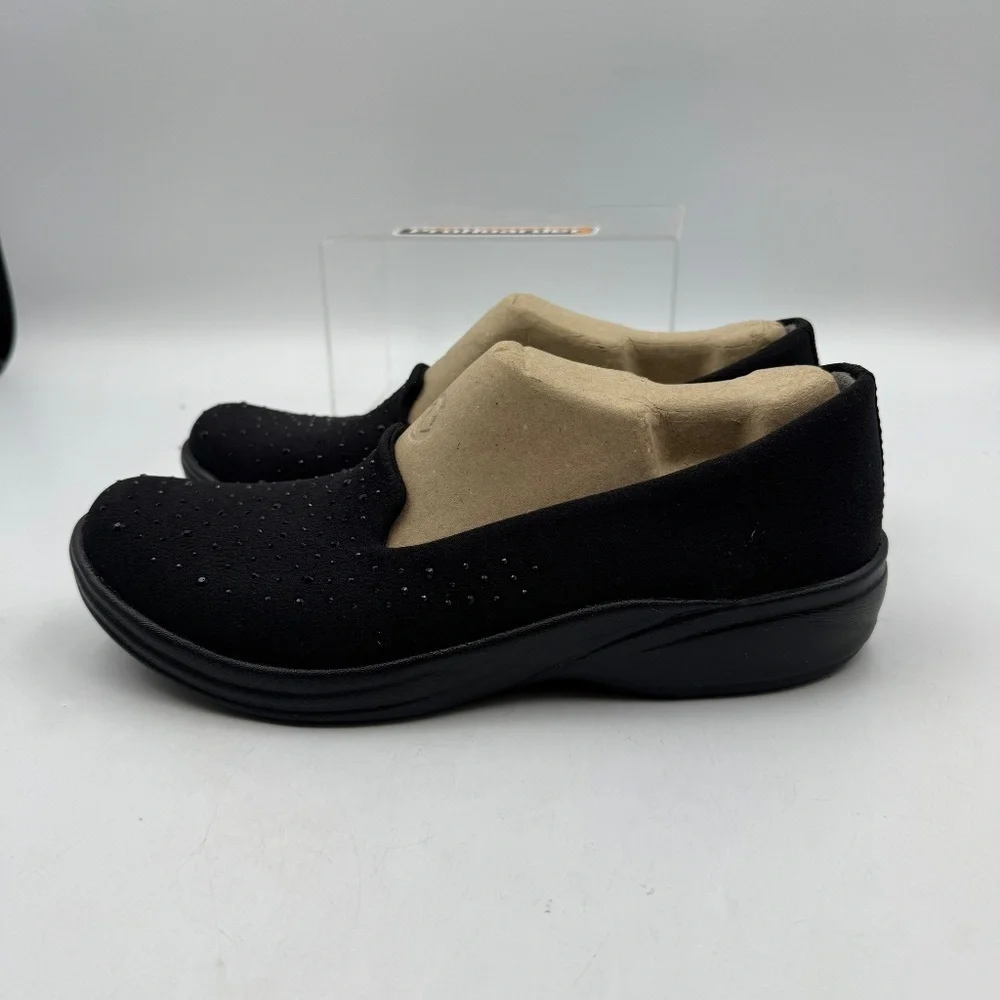 NEW Bzees Poppyseed Flay US Size 9.5